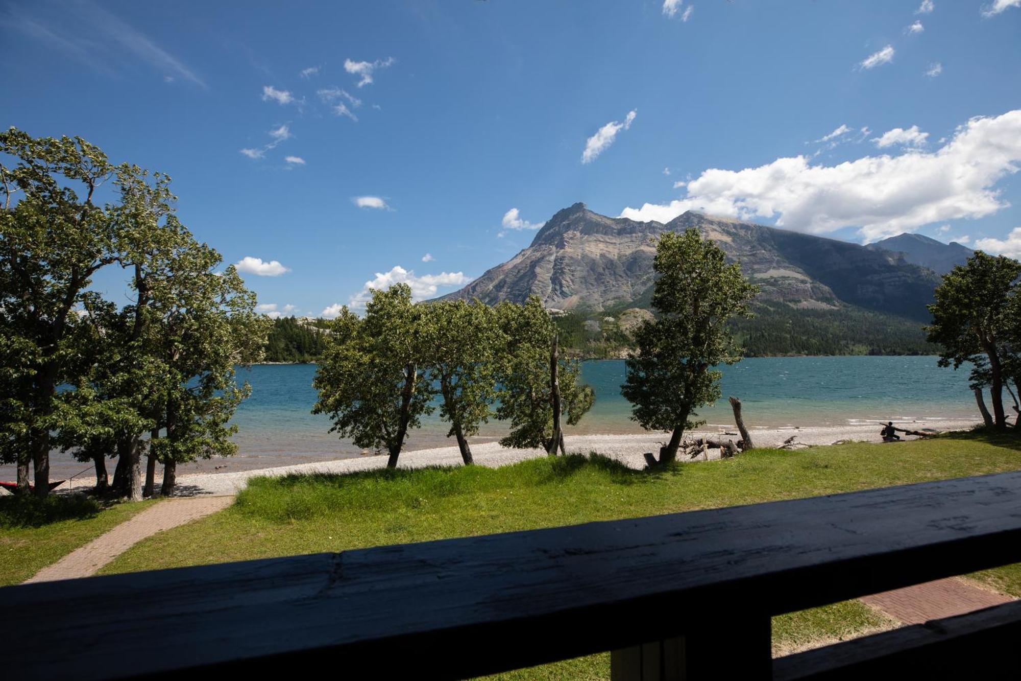 Bayshore Inn & Spa Waterton Park Exterior foto