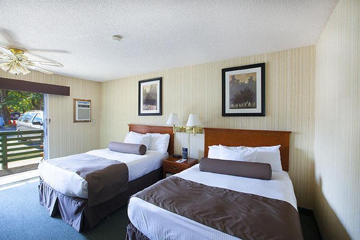 Bayshore Inn & Spa Waterton Park Exterior foto
