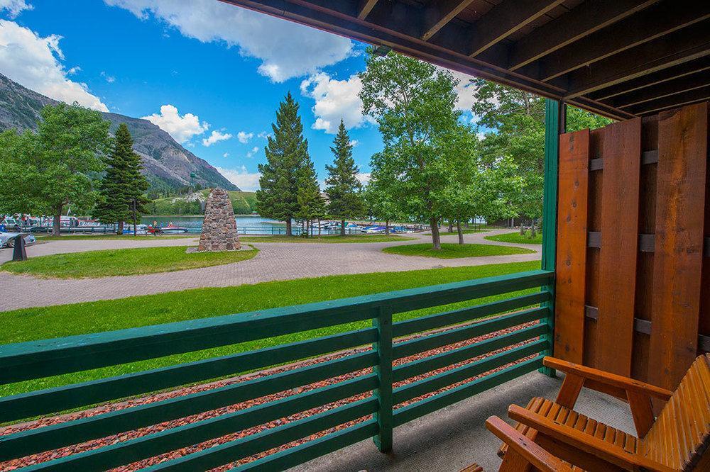 Bayshore Inn & Spa Waterton Park Exterior foto