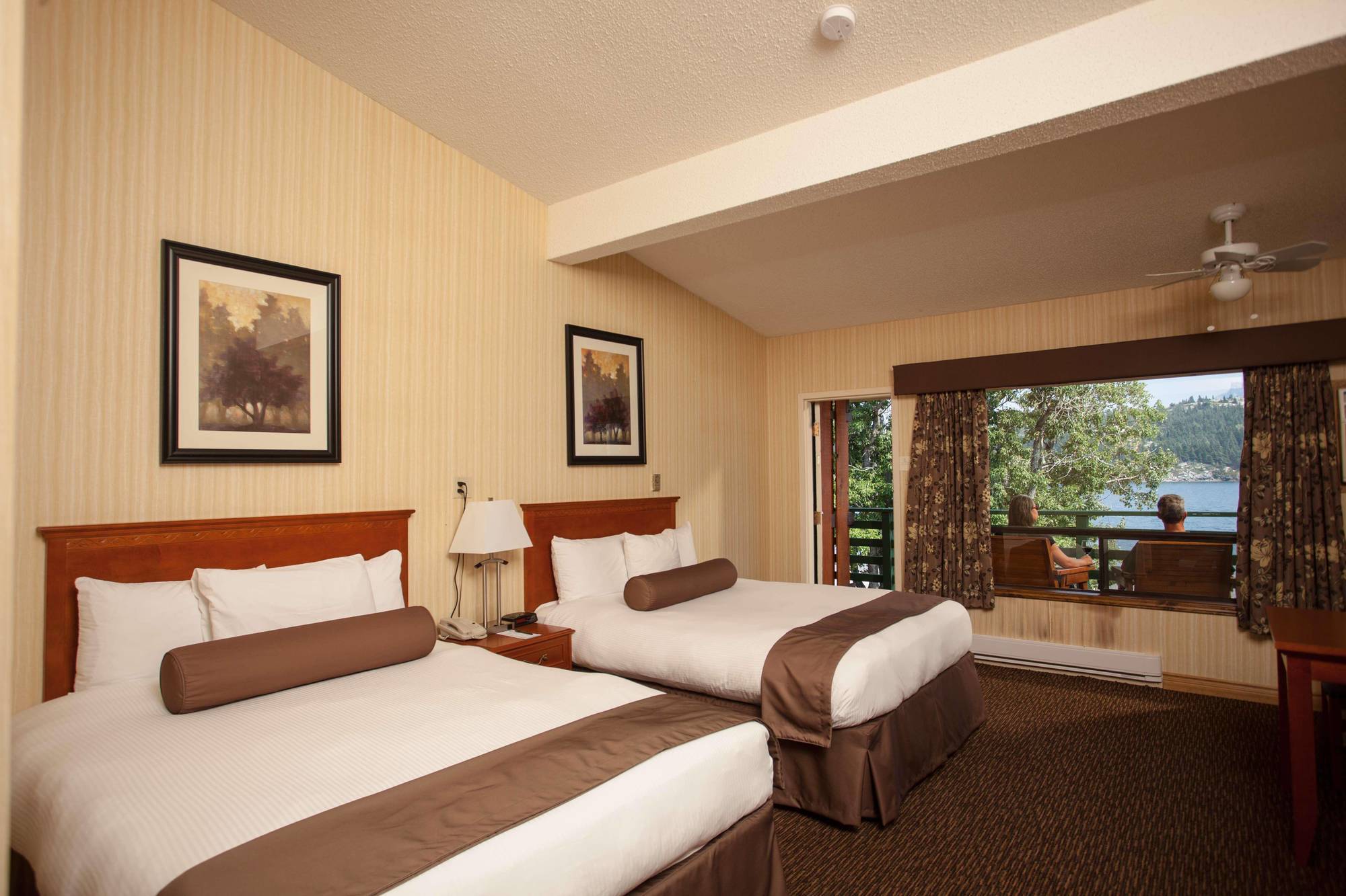 Bayshore Inn & Spa Waterton Park Exterior foto