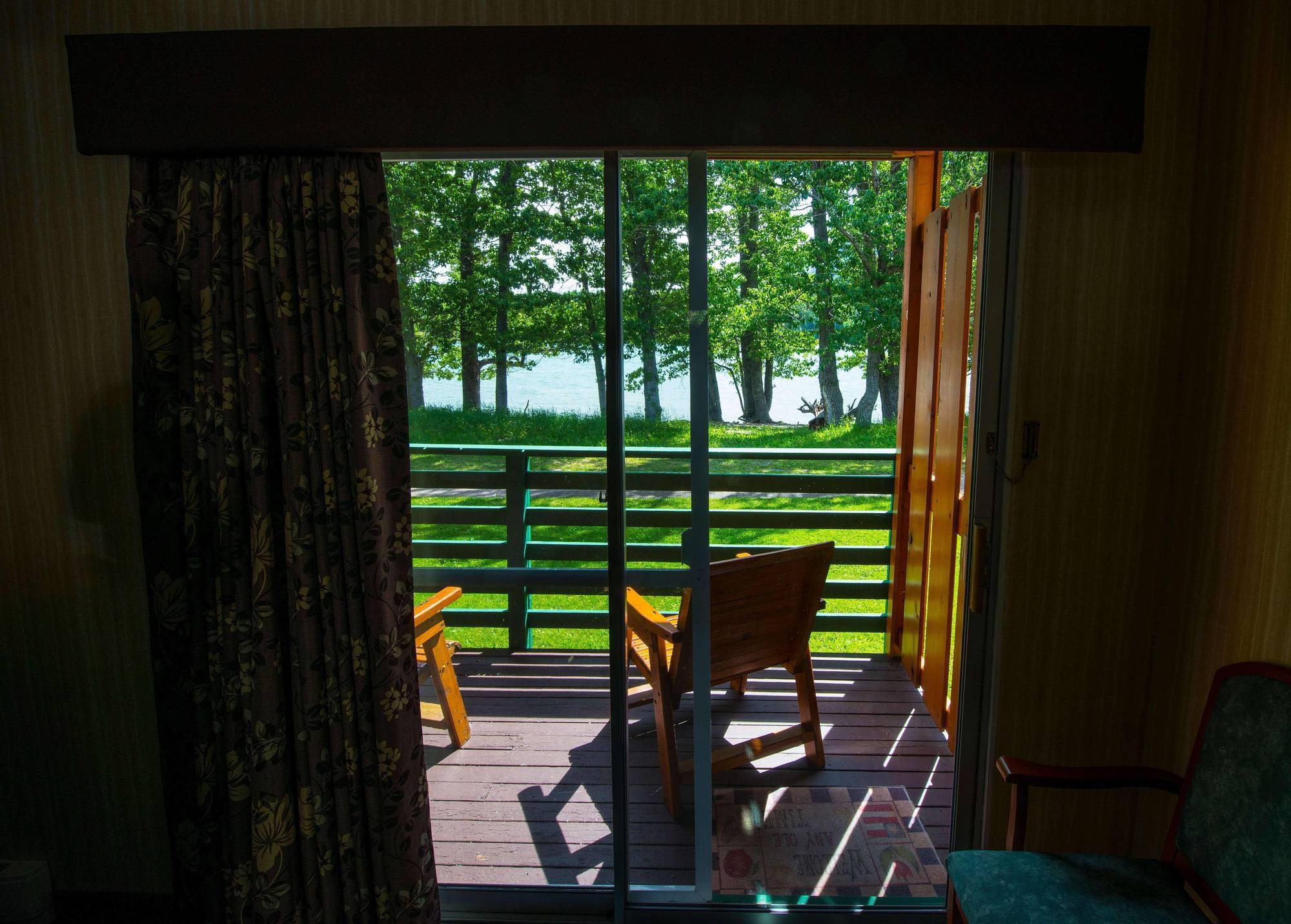 Bayshore Inn & Spa Waterton Park Exterior foto